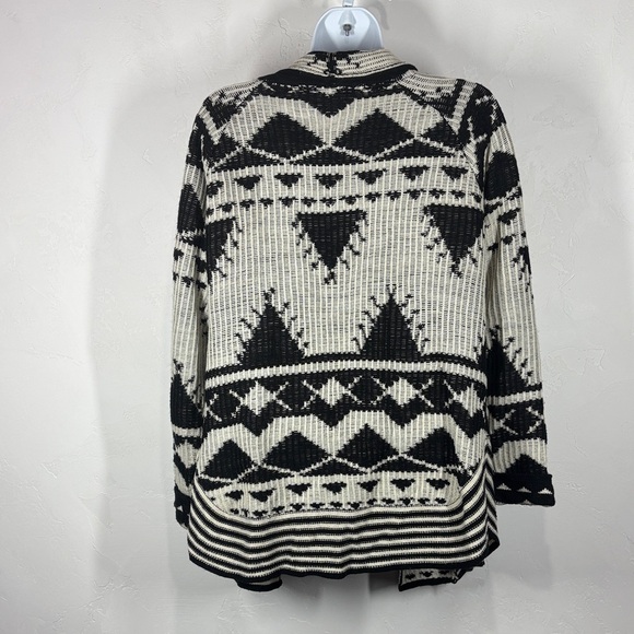 RD Style Black and White Geometric Cardigan size medium - Picture 6 of 11